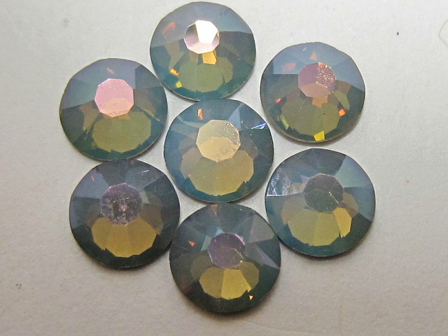 72 pcs. 20ss WHITE OPAL IRIS MIST (maxima) FLAT BACK PRECIOSA Rhinestones